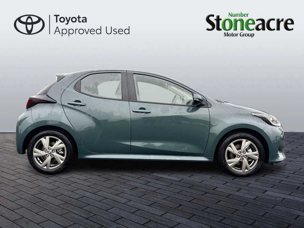 Toyota Yaris 1.5 Hybrid Icon Cvt  #2