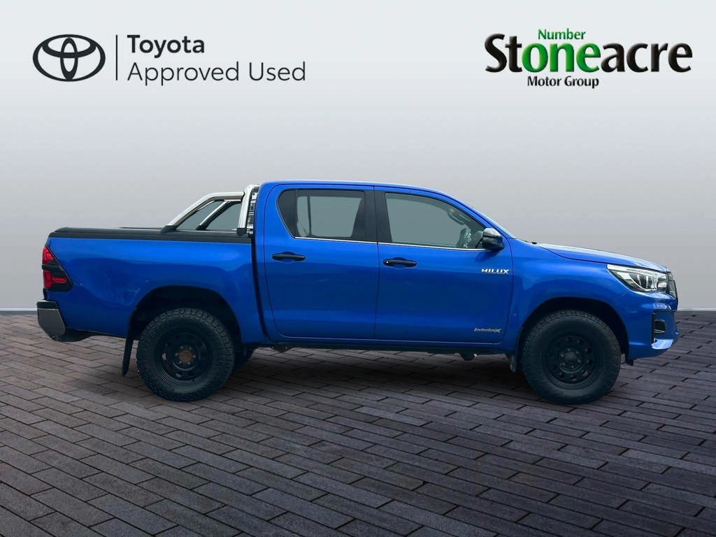 Toyota HILUX D-4d Active White #16