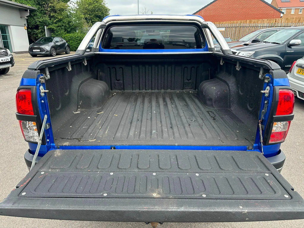 Toyota HILUX D-4d Active White #14