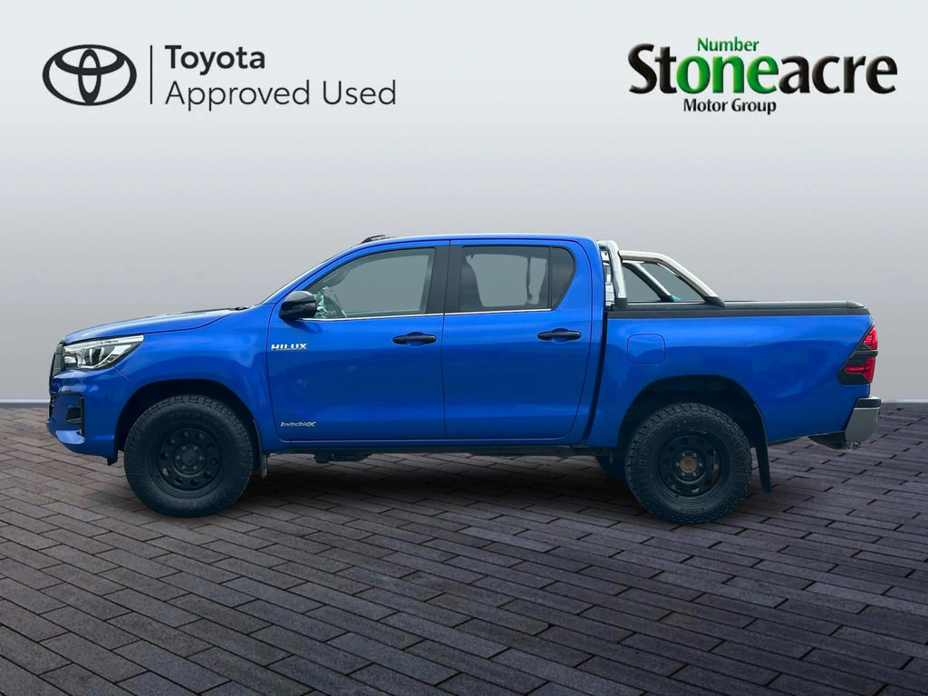 Toyota HILUX D-4d Active White #17