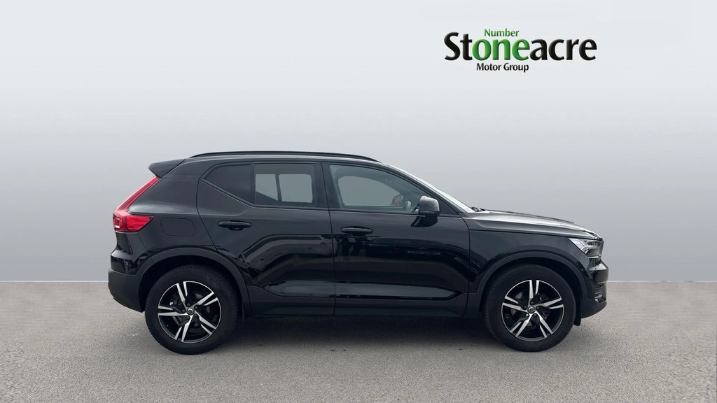 Volvo XC40 R-design T3 163 Hp PK22JNL #3