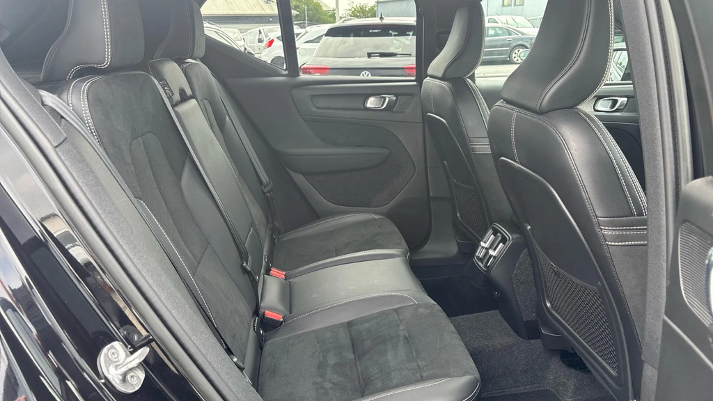 Volvo XC40 R-design T3 163 Hp PK22JNL #6