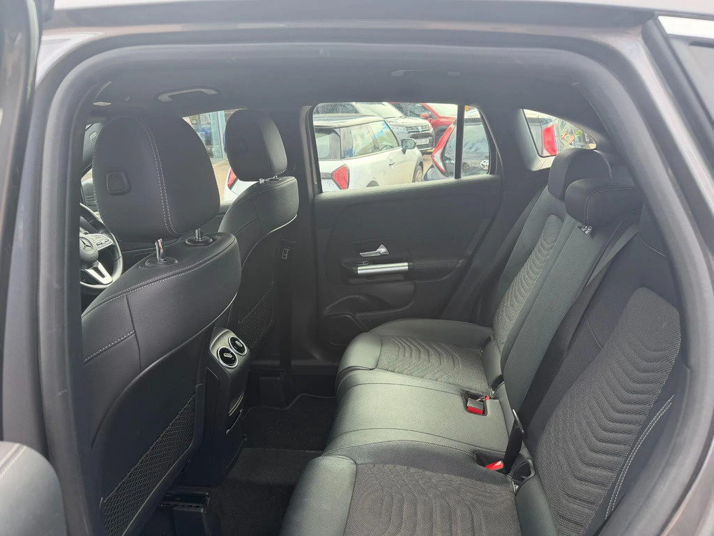 Mercedes-Benz GLA Class 200 Amg Line Executive Blue #24