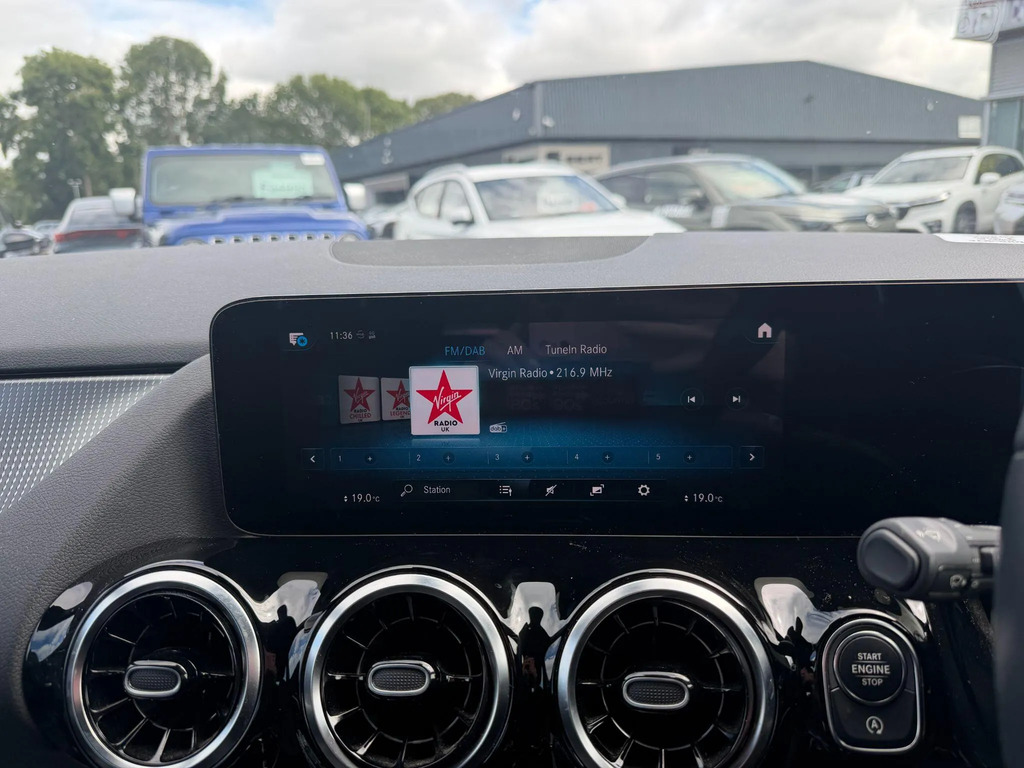 Mercedes-Benz GLA Class 200 Amg Line Executive Blue #11