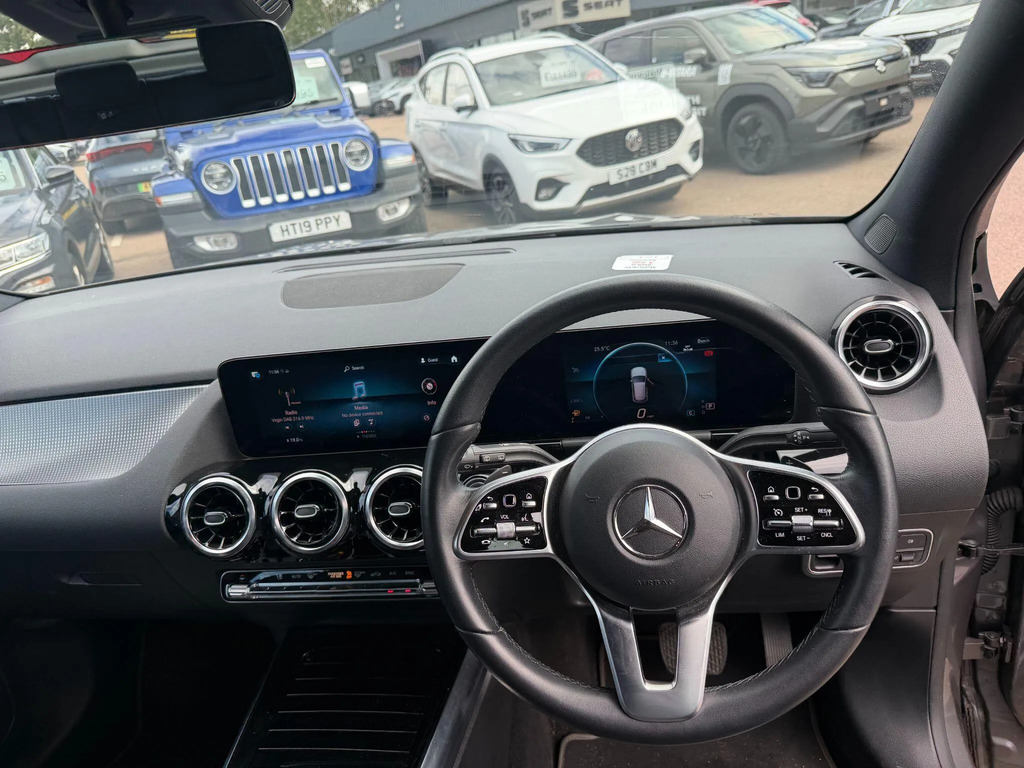 Mercedes-Benz GLA Class 200 Amg Line Executive Blue #17