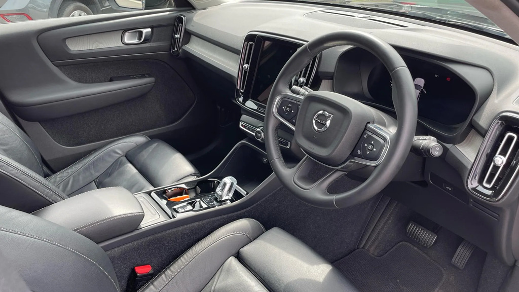 Volvo XC40 2.0 B3p Plus Dark  #4