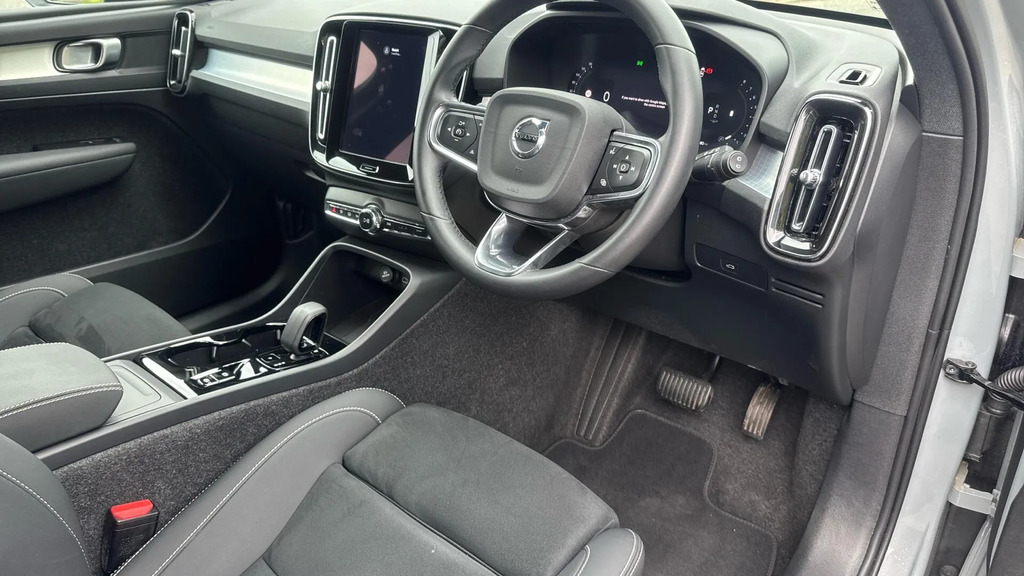 Volvo XC40 2.0 B4p Plus Dark  #4