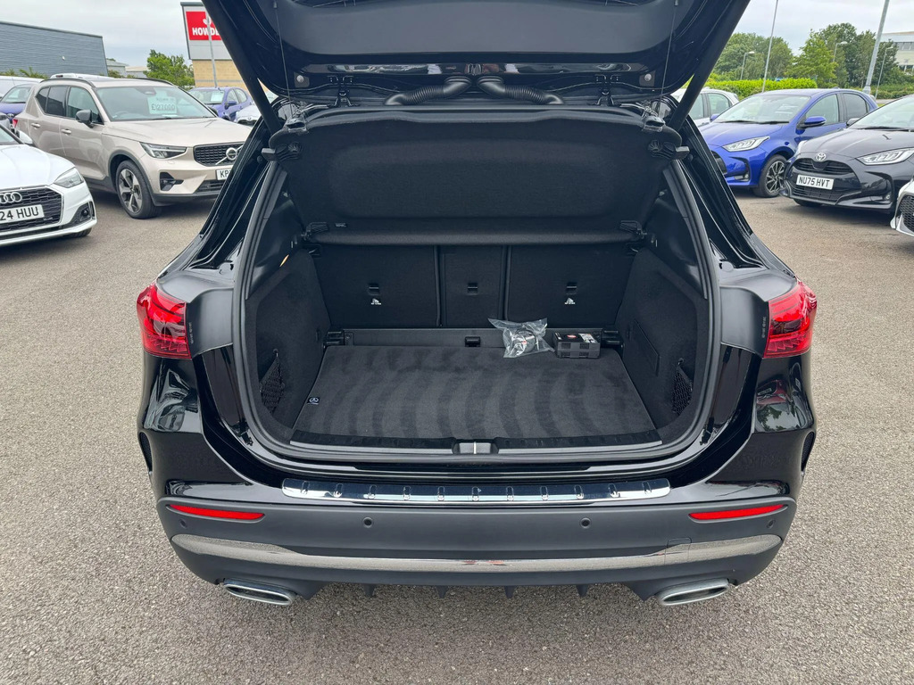 Mercedes-Benz GLA Class 250E Amg Line Executive Black #10
