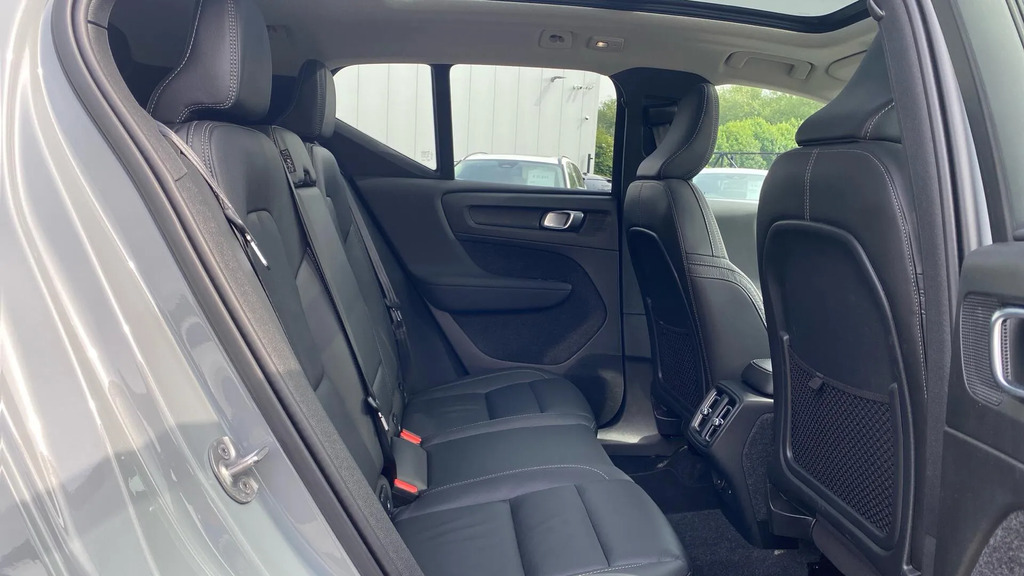 Volvo XC40 2.0 B3p Plus Dark 2024 Grey #12