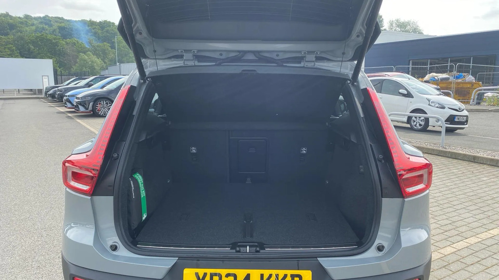 Volvo XC40 2.0 B3p Plus Dark 2024 Grey #32
