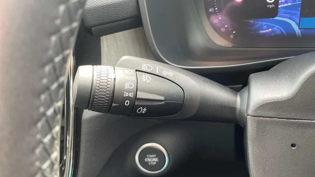 Volvo XC40 2.0 B3p Plus Dark 2024 Grey #14