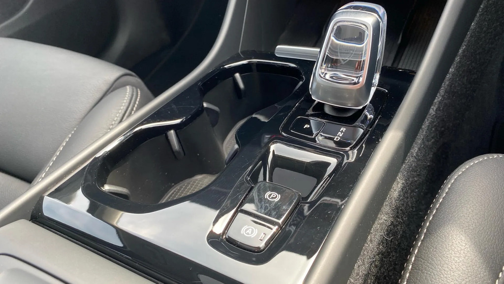 Volvo XC40 2.0 B3p Plus Dark 2024 Grey #10