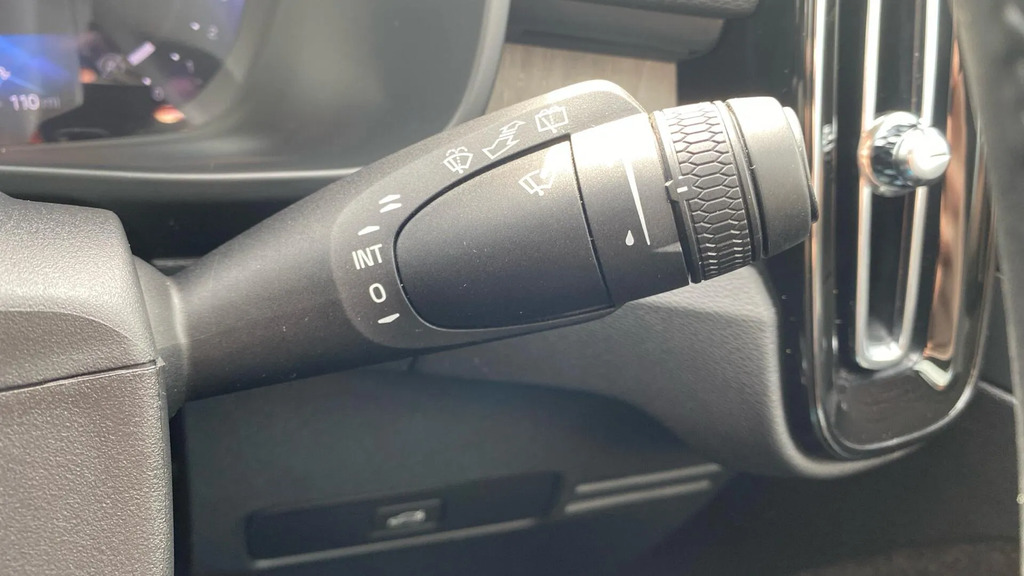 Volvo XC40 2.0 B3p Plus Dark 2024 Grey #17