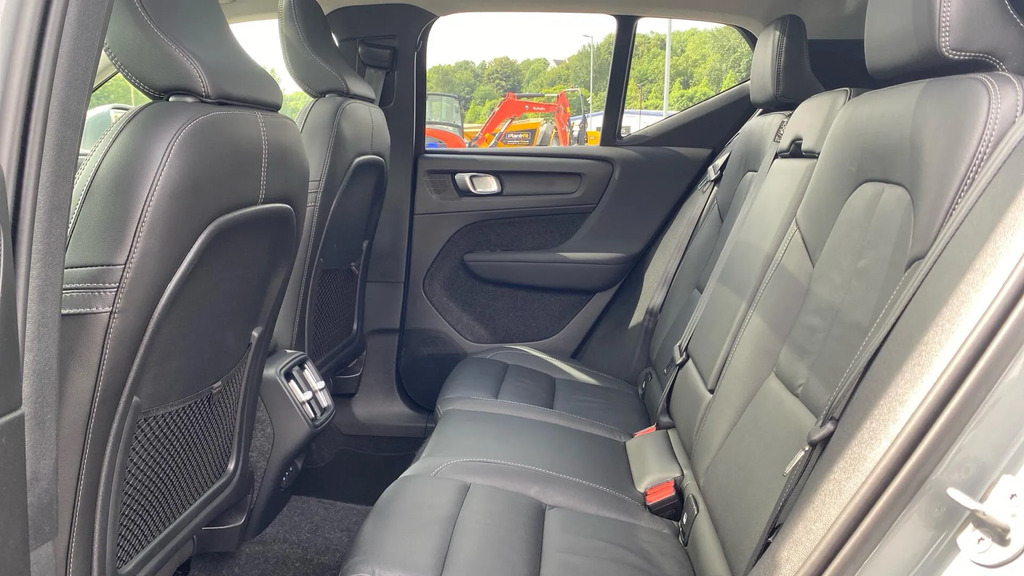 Volvo XC40 2.0 B3p Plus Dark 2024 Grey #13