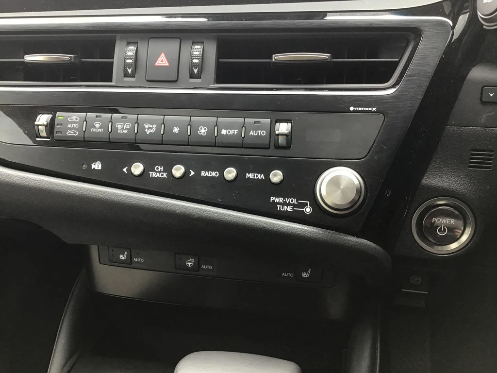Lexus ES 300H 2.5 Takumi Cvt Silver #14