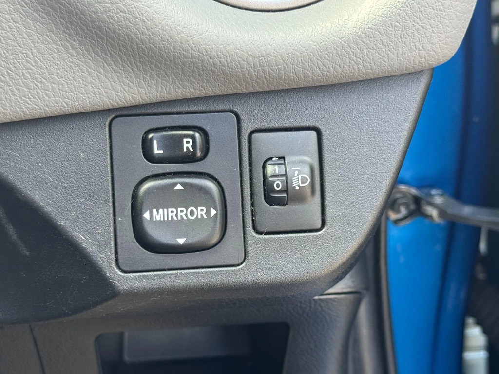 Toyota Yaris Icon Blue #16