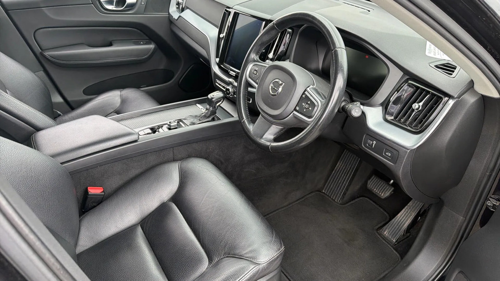 Volvo XC60 D4 Awd Momentum Black #4