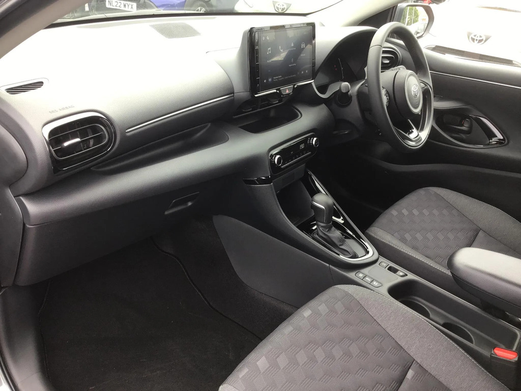 Toyota Yaris 1.5 Hybrid Design Cvt #5