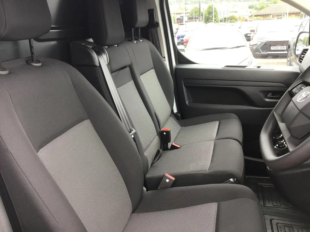Toyota PROACE 2L Icon 6Dr White #15