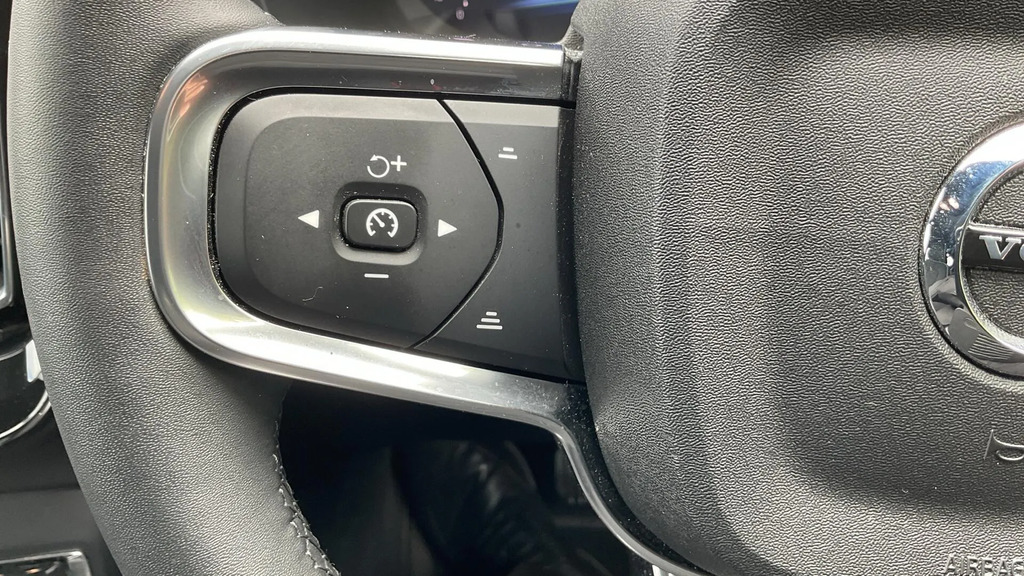Volvo XC40 2.0 B3p Ultra Dark Grey #19