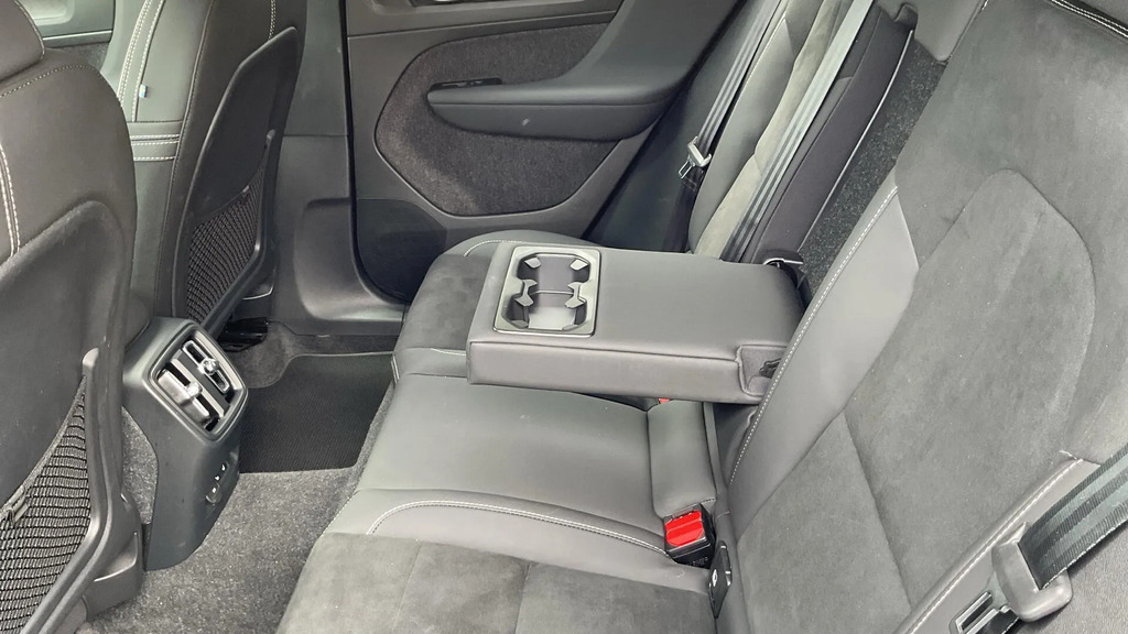 Volvo XC40 2.0 B3p Ultra Dark Grey #32