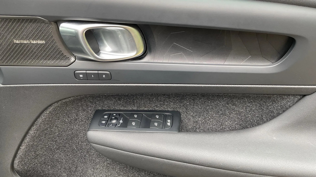 Volvo XC40 2.0 B3p Ultra Dark Grey #27