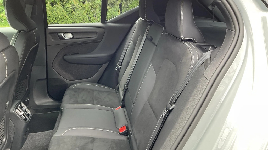 Volvo XC40 2.0 B3p Ultra Dark Grey #31