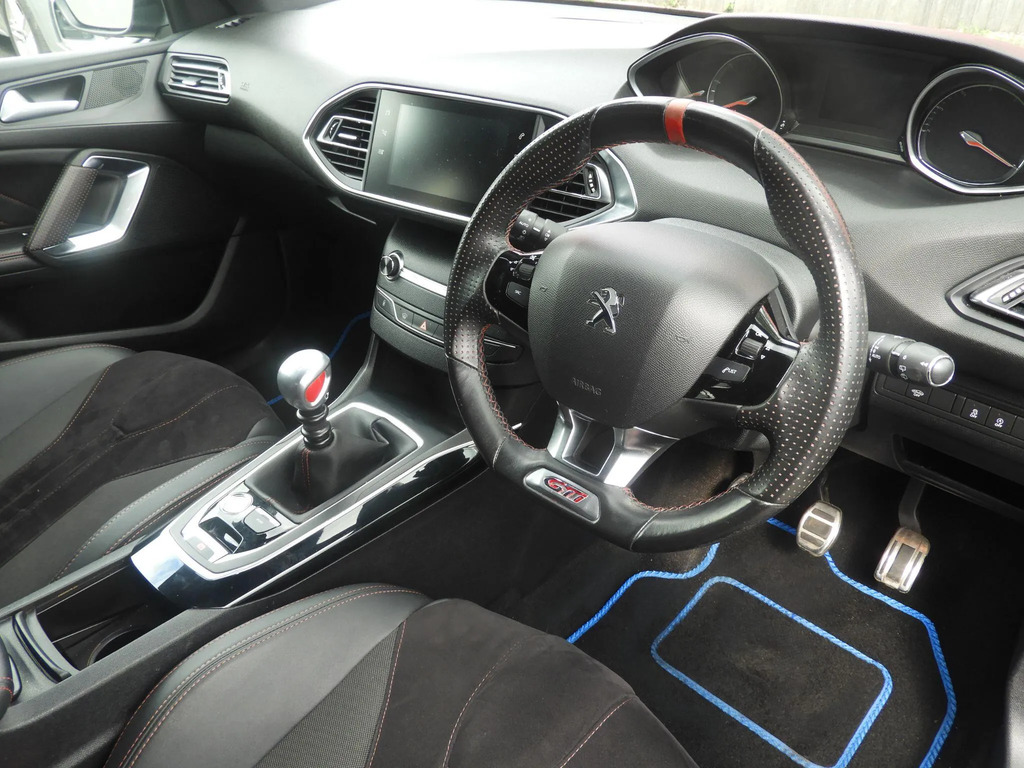 Peugeot 308 Tech Edition 1.2 Puretech 130 Eat8 Ss White #30