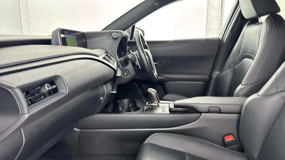 Lexus UX 300E 54.3Kwh Takumi Silver #21
