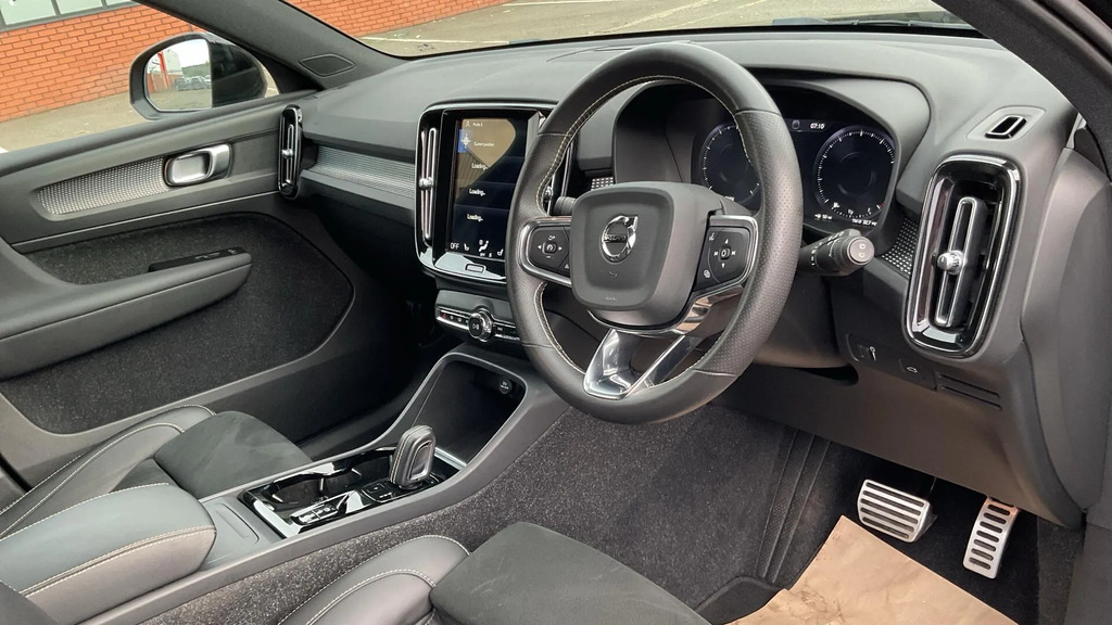 Volvo XC40 R-design Pro T3 163 Hp #4