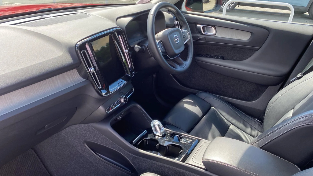 Volvo XC40 Volvo Xc40 Core Gold #33