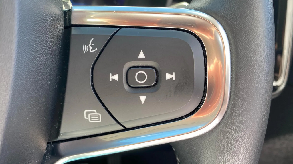 Volvo XC40 Volvo Xc40 Core Gold #17