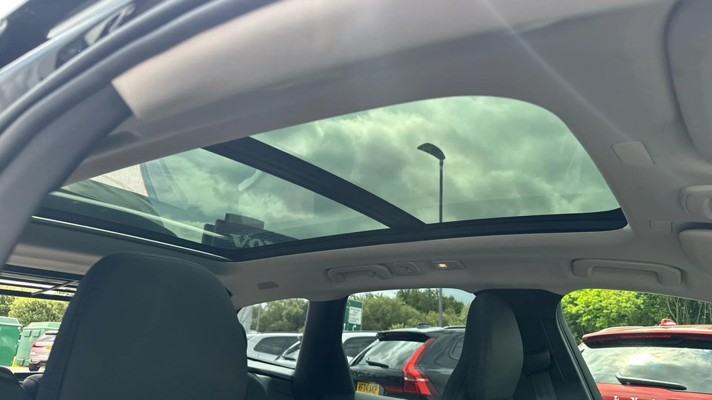 Volvo XC60 Plus Dark B5 250 Hp #28