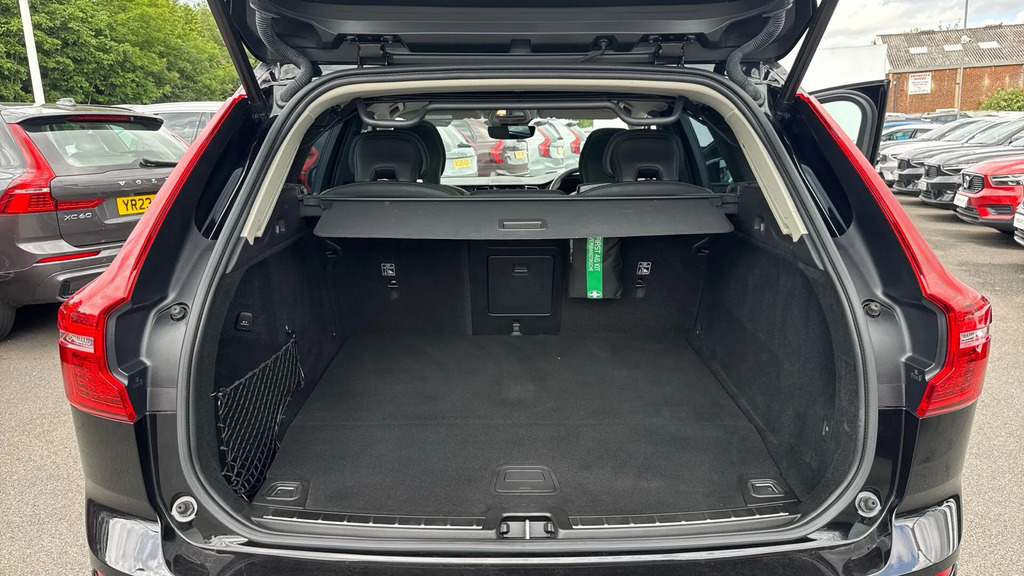 Volvo XC60 Plus Dark B5 250 Hp #12