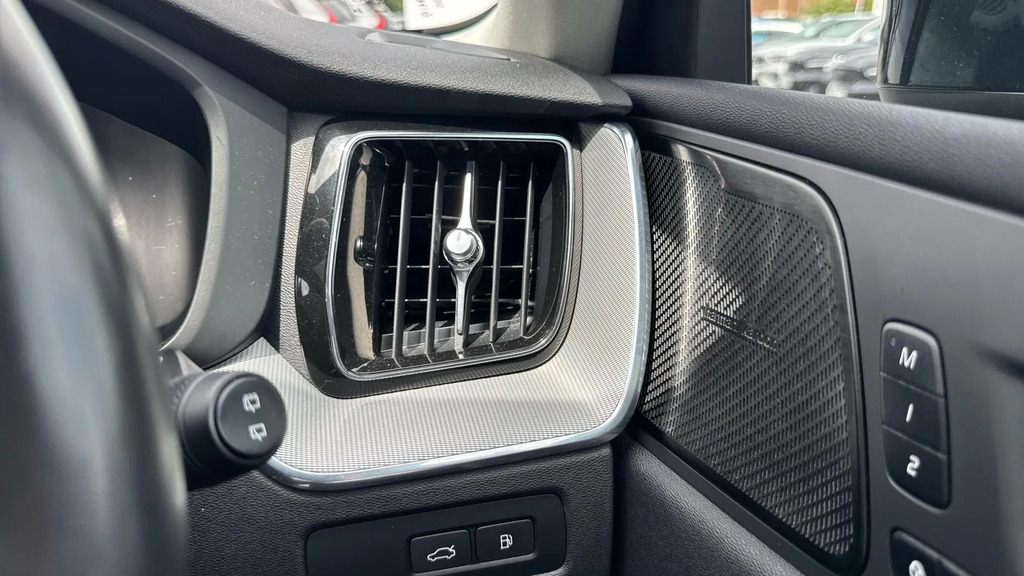 Volvo XC60 Plus Dark B5 250 Hp #39