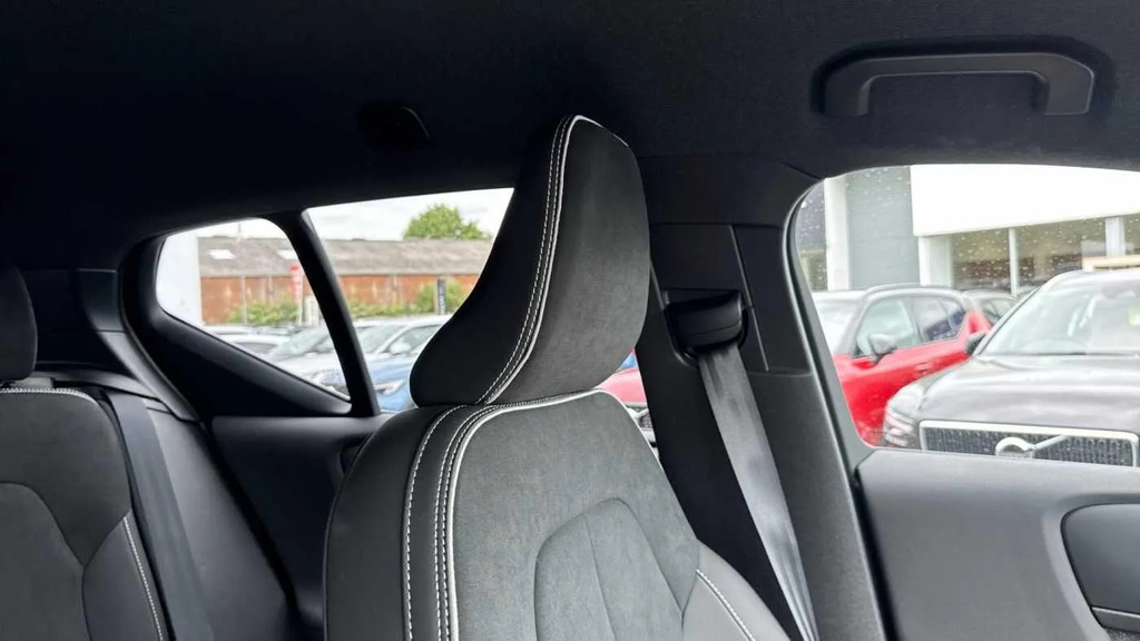 Volvo XC40 2.0 B4p 194 Plus Pro Black Edition MD75FAO Grey #29