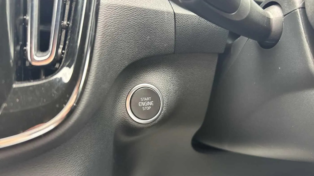 Volvo XC40 2.0 B4p 194 Plus Pro Black Edition MD75FAO Grey #25