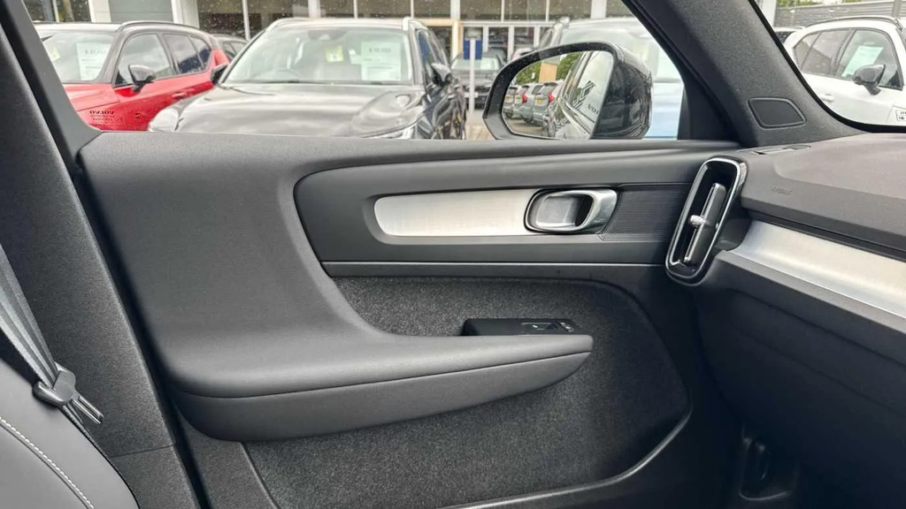 Volvo XC40 2.0 B4p 194 Plus Pro Black Edition MD75FAO Grey #27
