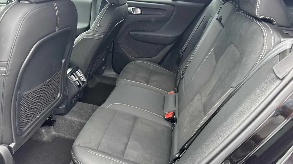Volvo XC40 2.0 B4p 194 Plus Pro Black Edition MD75FAO Grey #31