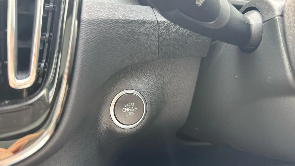 Volvo XC40 Plus, B3 Mild Hybrid, Dark Green #26