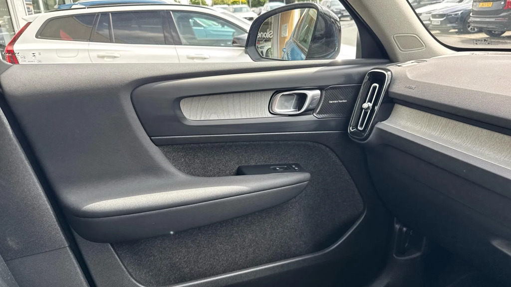 Volvo XC40 Plus, B3 Mild Hybrid, Dark Green #28