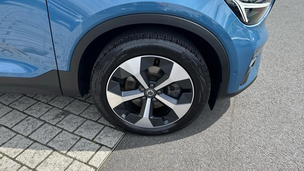 Volvo XC40 Plus, B3 Mild Hybrid, Dark Green #39