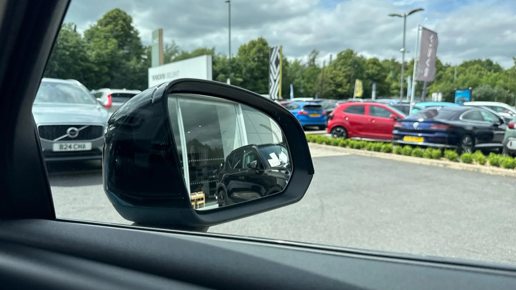Volvo XC40 Plus, B3 Mild Hybrid, Dark Green #31