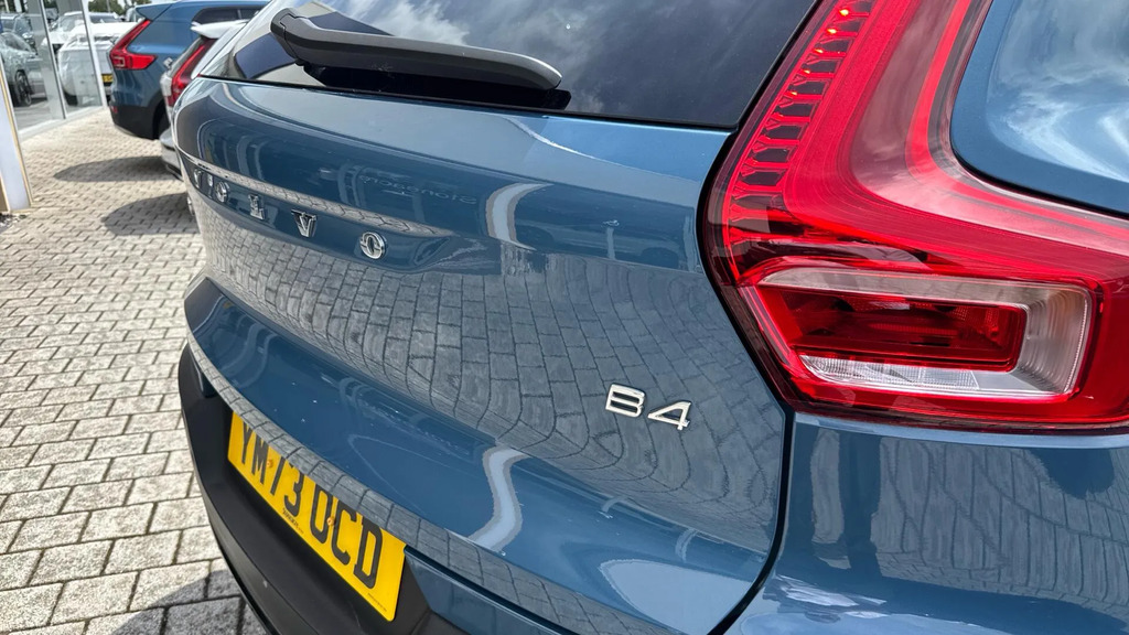 Volvo XC40 Plus, B3 Mild Hybrid, Dark Green #36