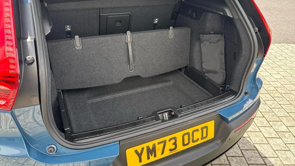 Volvo XC40 Plus, B3 Mild Hybrid, Dark Green #35