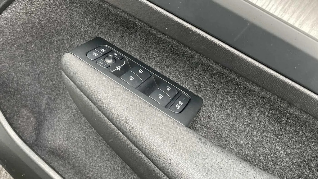 Volvo XC40 Plus, B3 Mild Hybrid, Dark Silver #23