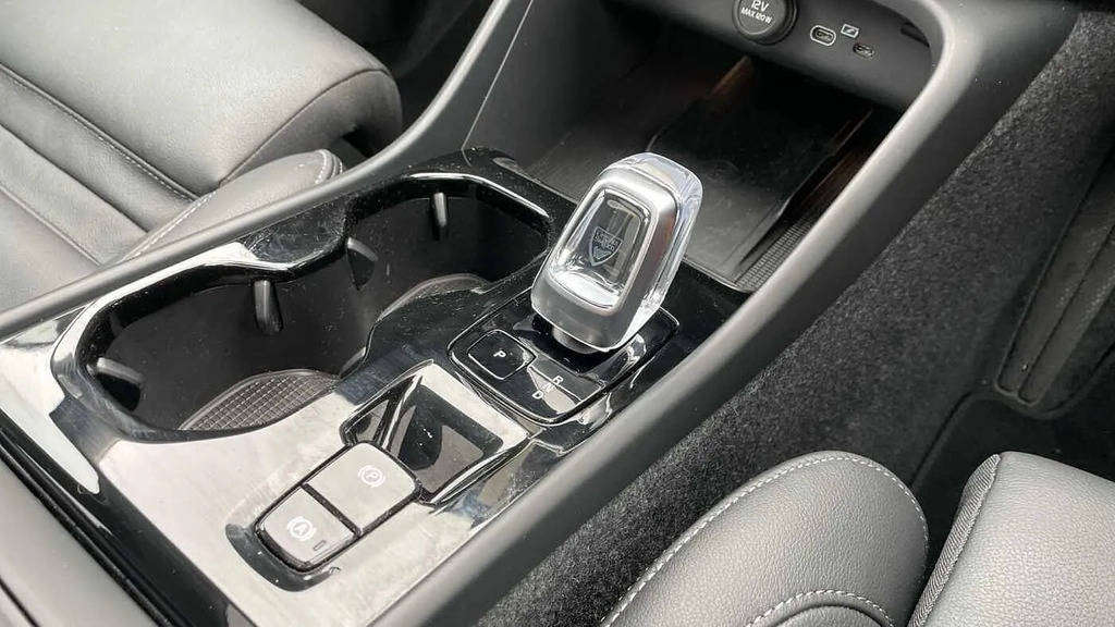 Volvo XC40 Plus, B3 Mild Hybrid, Dark Silver #25