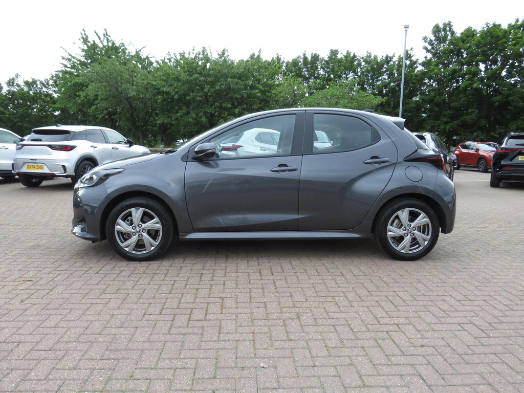 Toyota Yaris 1.5 Hybrid Icon Cvt  #6