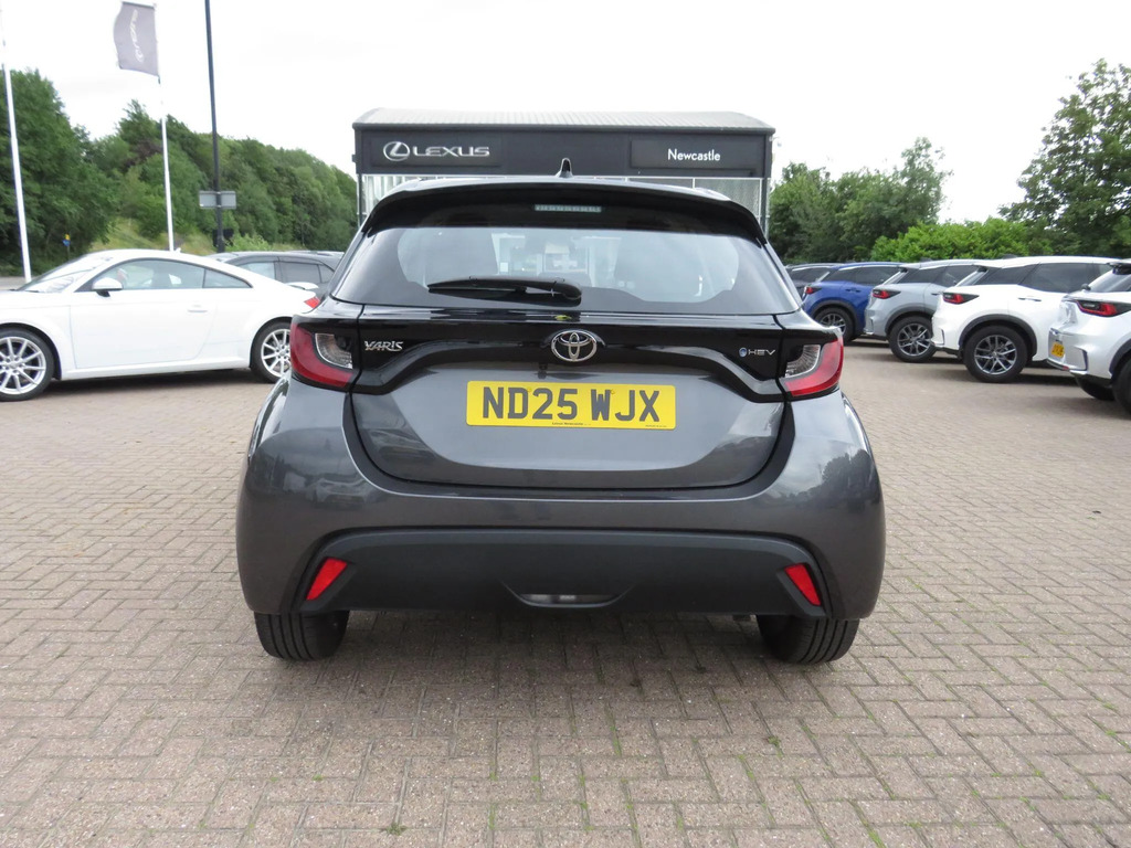 Toyota Yaris 1.5 Hybrid Icon Cvt  #4