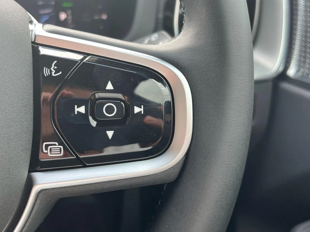 Volvo XC60 Plus Pro Black Edition Black #22